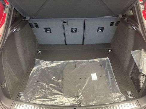 New 2026 Porsche Macan image 6