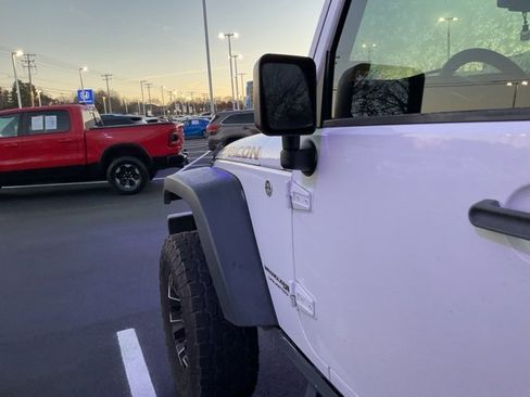 Used 2018 Jeep Wrangler Unlimited Rubicon w/ Cold Weather Group image 9