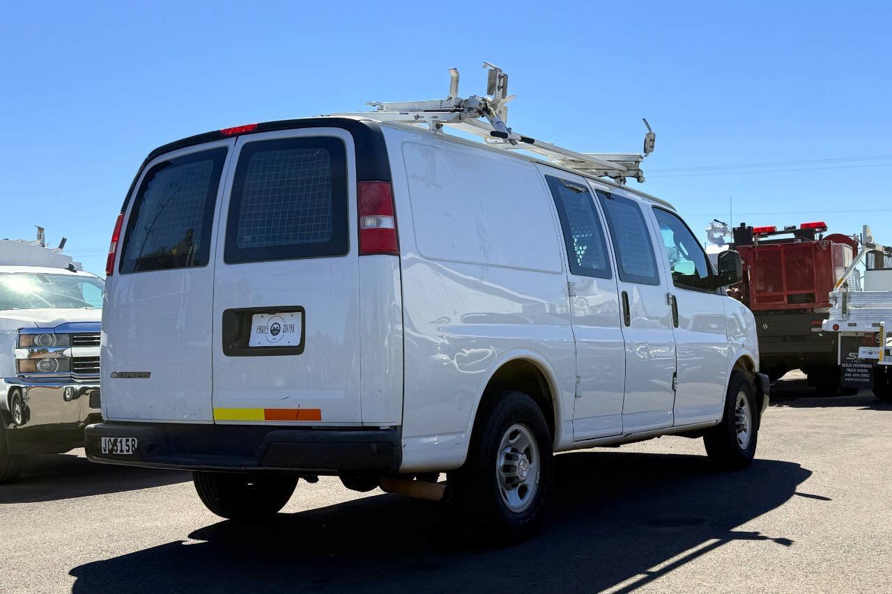 Used 2017 Chevrolet Express 2500 RWD image 6