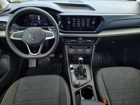 Used 2022 Volkswagen Taos SE image 14