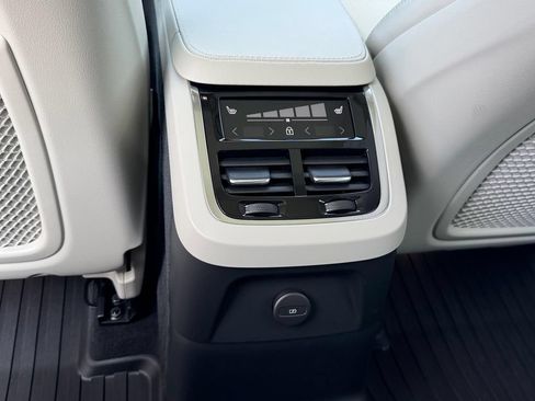 Certified 2025 Volvo XC90 T8 Ultra w/ Protection Package Premier AWD/4WD image 11