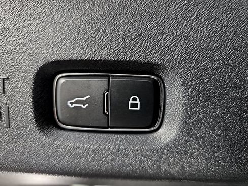 Certified 2025 Ford Expedition Active AWD/4WD image 33