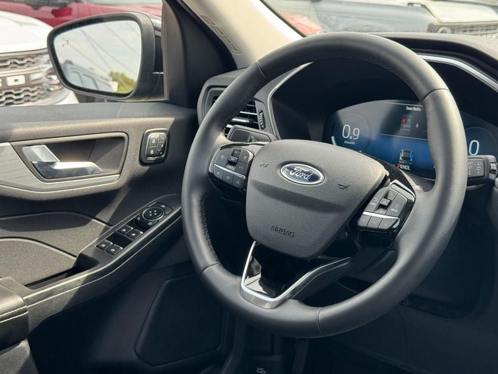 Used 2025 Ford Escape Platinum AWD/4WD image 12