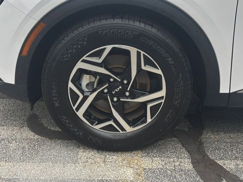 Used 2025 Kia Sportage LX image 34