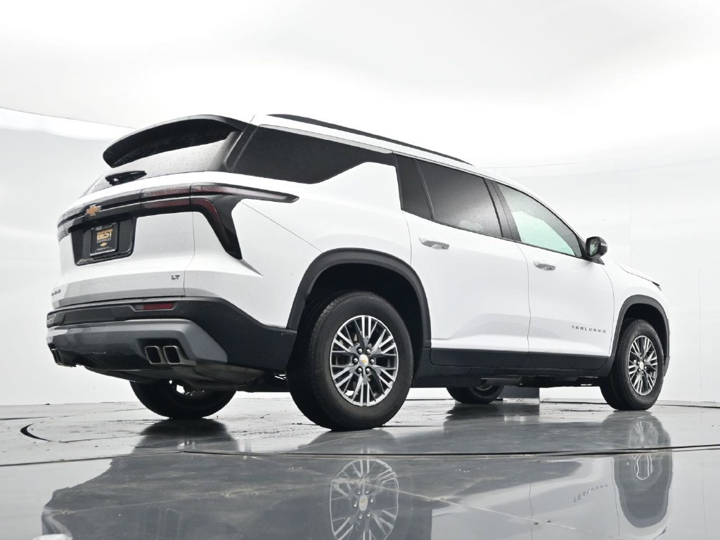 Used 2024 Chevrolet Traverse LT FWD image 32