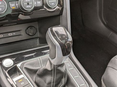 Used 2024 Volkswagen Taos SEL image 19