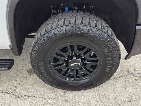 Certified 2025 Chevrolet Silverado 2500 ZR2 w/ Technology Package image 31