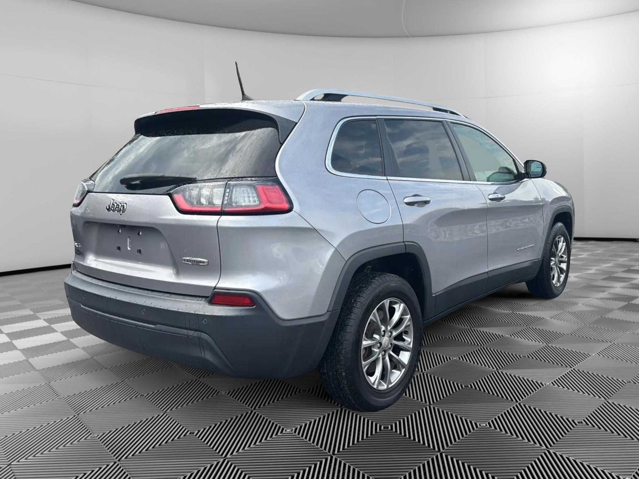 Used 2019 Jeep Cherokee Latitude Plus w/ Comfort/Convenience Group AWD/4WD image 4