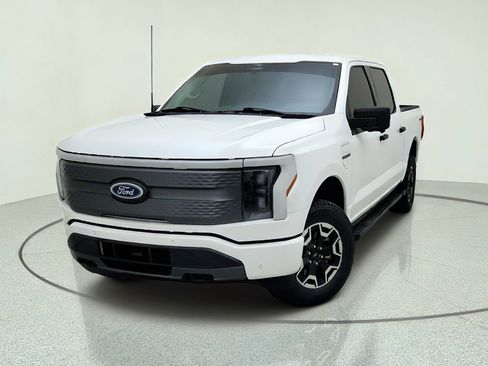Used 2023 Ford F150 Lightning XLT AWD/4WD image 2