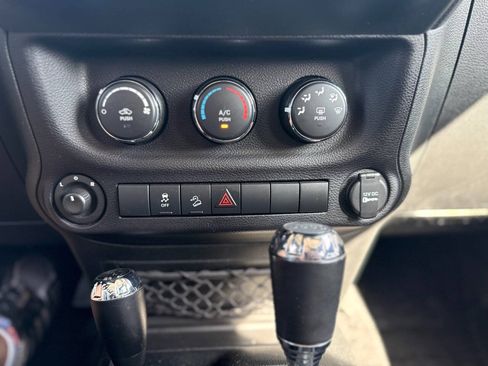 Used 2015 Jeep Wrangler Unlimited Sport AWD/4WD image 33