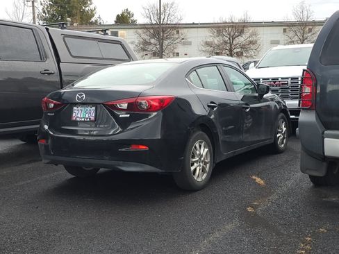 Used 2018 MAZDA MAZDA3 Sport w/ Preferred Equipment Package image 2