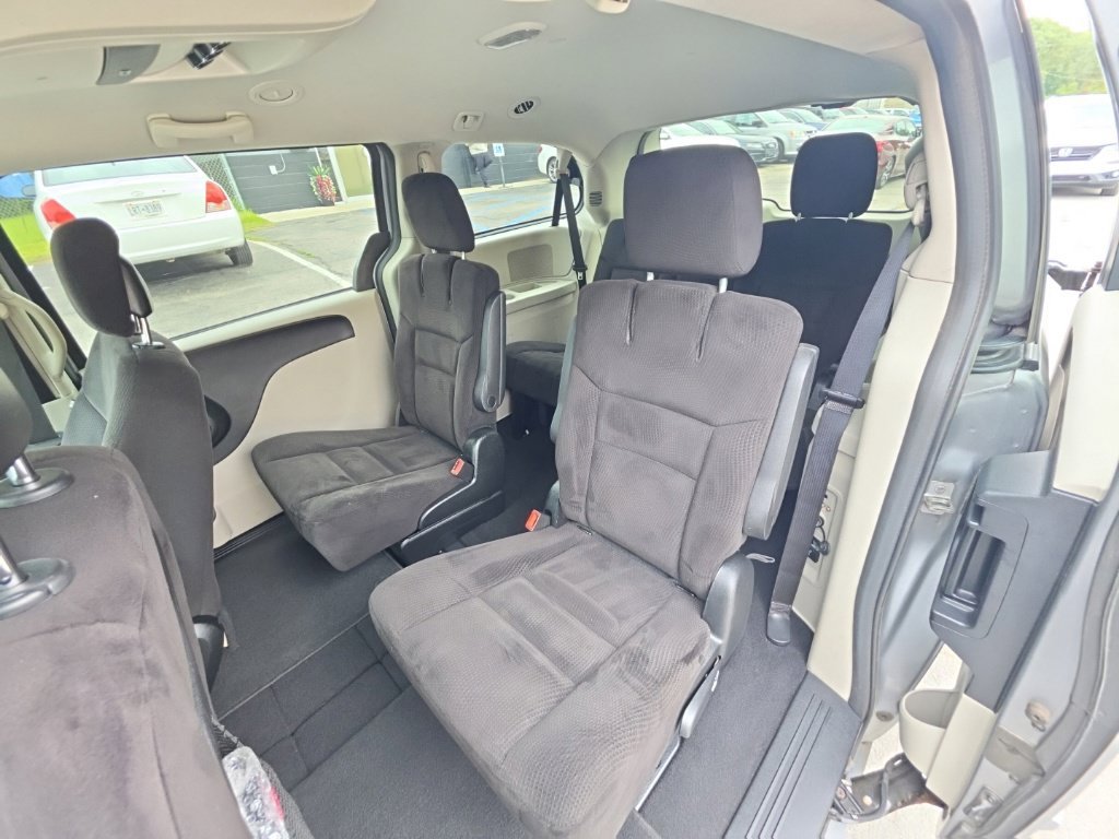 Used 2014 Dodge Grand Caravan SXT w/ Rear Park Assist Package FWD image 26