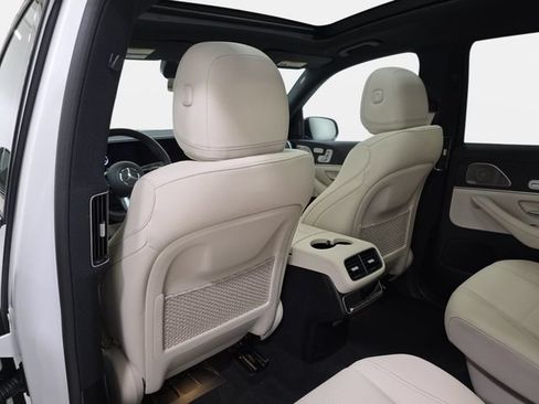 Used 2025 Mercedes-Benz GLS 450 4MATIC image 12