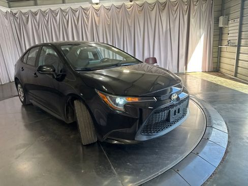 Used 2021 Toyota Corolla LE FWD image 3