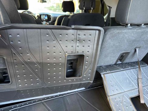 Used 2018 Chevrolet Traverse LT w/ LPO, Black Accent Package image 75