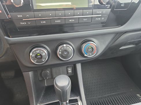 Used 2014 Toyota Corolla L FWD image 25