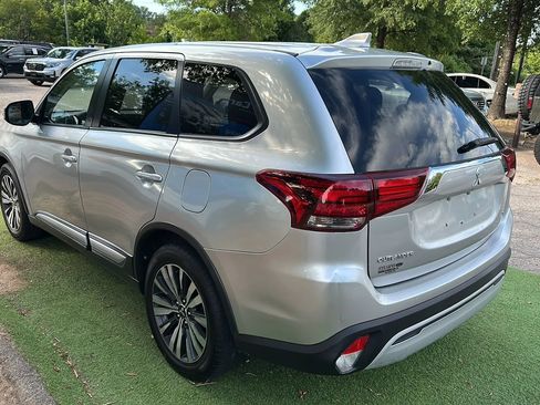 Used 2020 Mitsubishi Outlander SE FWD image 5