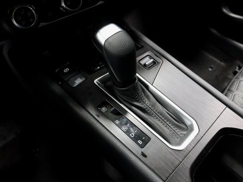 Used 2025 Nissan Kicks SV image 33