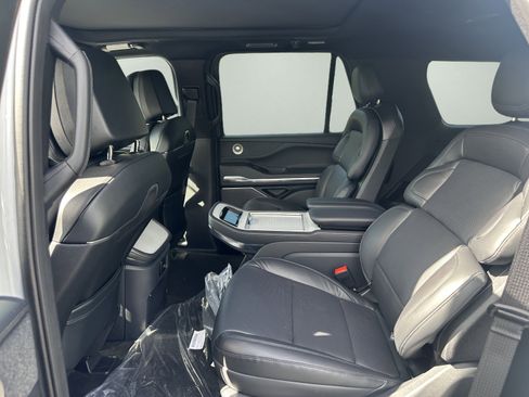 New 2026 Lincoln Navigator Reserve w/ Jet Appearance Package AWD/4WD image 10