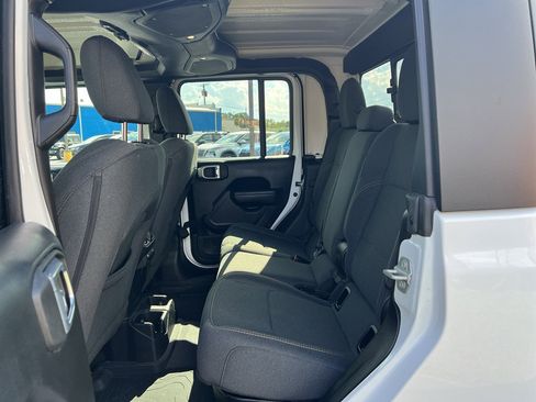 Certified 2024 Jeep Gladiator Sport image 10