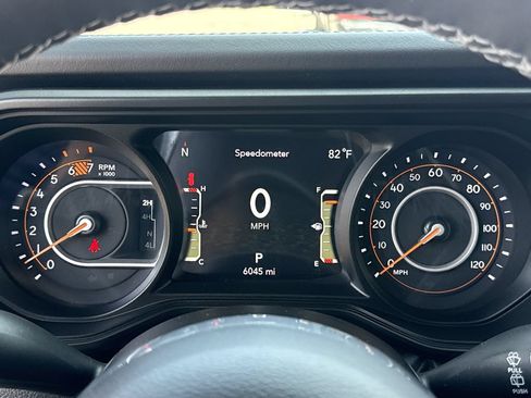 Used 2025 Jeep Wrangler Unlimited Sahara AWD/4WD image 25