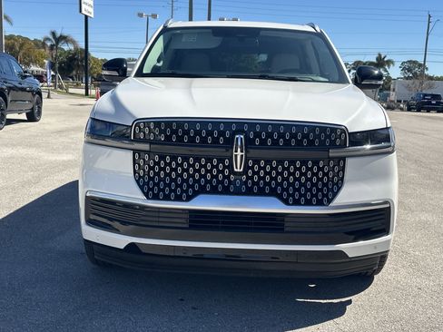 New 2026 Lincoln Navigator Reserve image 3