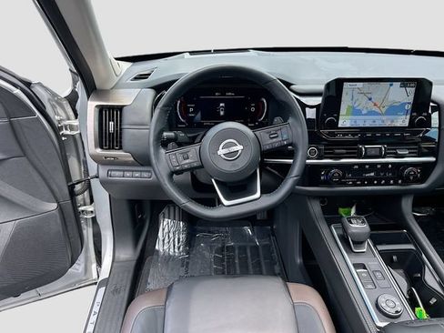 Certified 2024 Nissan Pathfinder Platinum AWD/4WD image 21