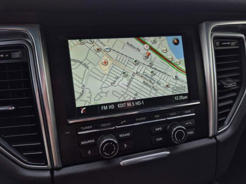 Used 2016 Porsche Macan S image 25