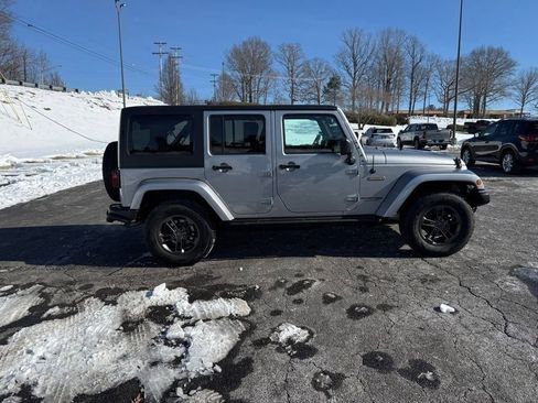 Used 2018 Jeep Wrangler Unlimited Sport AWD/4WD image 8