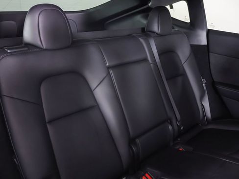 Used 2023 Tesla Model Y AWD image 34