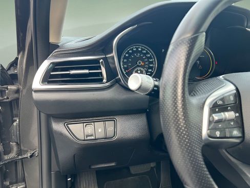 Used 2025 Genesis G70 2.5T image 13