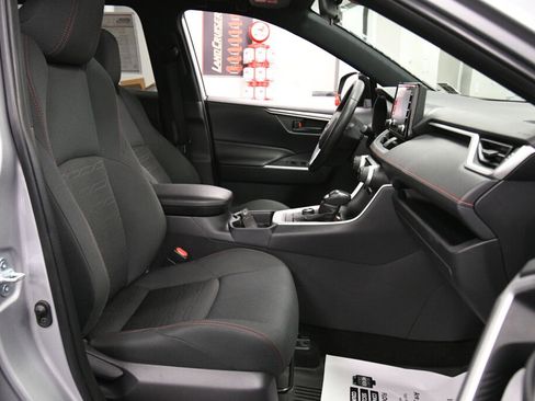 Certified 2021 Toyota RAV4 SE image 27