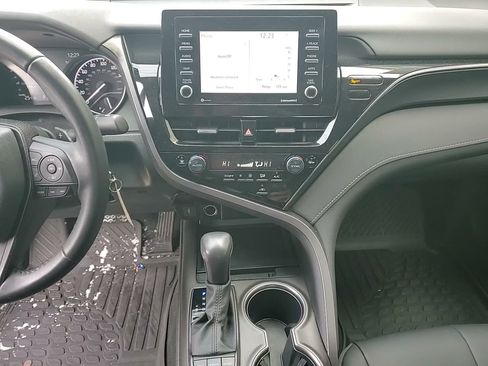 Used 2024 Toyota Camry SE image 17