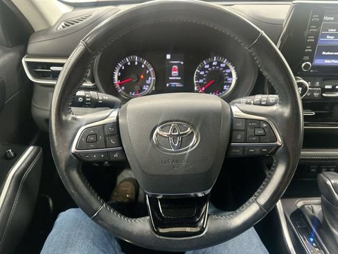 Used 2020 Toyota Highlander LE AWD/4WD image 12