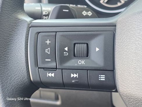 Used 2025 Nissan Rogue S image 24