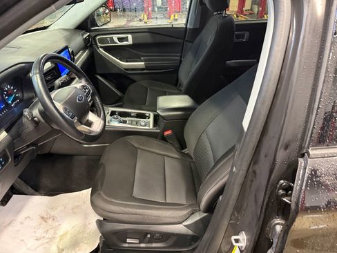 Used 2023 Ford Explorer XLT image 26