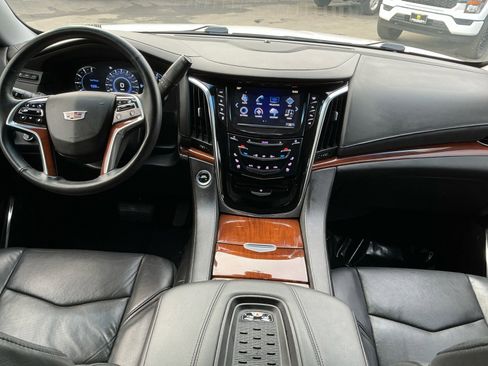 Used 2017 Cadillac Escalade Premium Luxury image 16