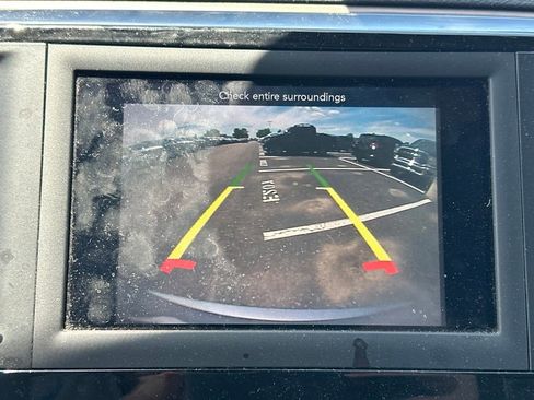 Used 2018 Chrysler Pacifica Touring-L FWD image 23