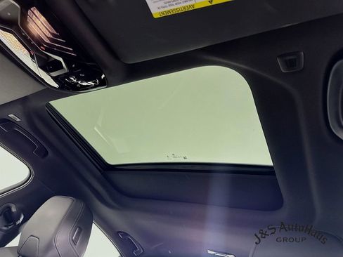 Used 2024 BMW i5 eDrive40i w/ M Sport Package image 16