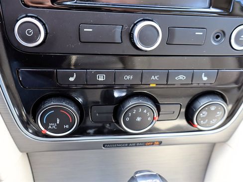 Used 2014 Volkswagen Passat TDI SE FWD image 25