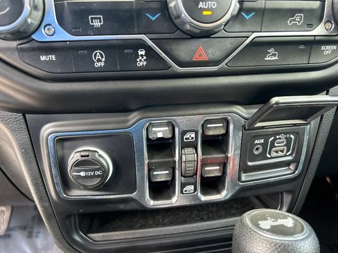 Used 2021 Jeep Wrangler Unlimited Sport AWD/4WD image 39