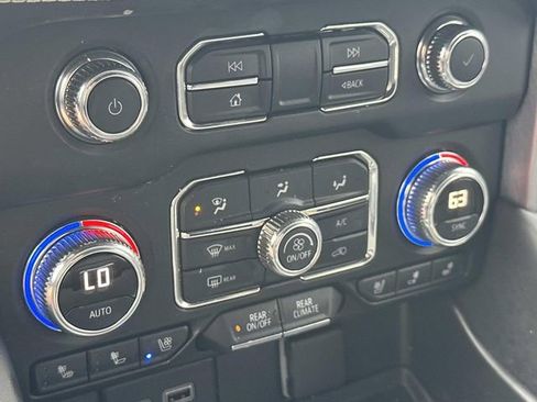 Used 2022 GMC Yukon SLT w/ SLT Premium Package image 41