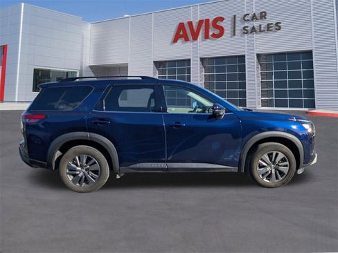 Used 2024 Nissan Pathfinder SV image 7