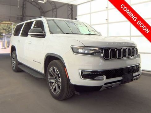 Used 2024 Jeep Wagoneer L Series II w/ Flexible Seating Group AWD/4WD image 3