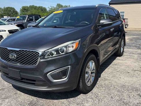 Used 2017 Kia Sorento FWD image 4