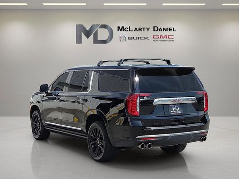 Used 2024 GMC Yukon XL Denali AWD/4WD image 4