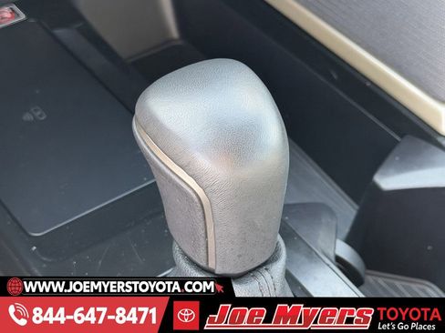 Used 2025 Toyota Camry SE image 21