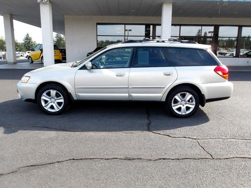 Used 2007 Subaru Outback 2.5XT Limited w/ Popular Equipment Group 2B image 2