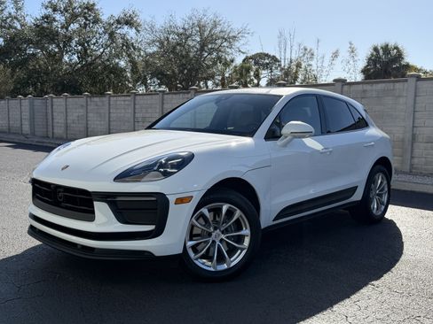 Certified 2022 Porsche Macan image 1