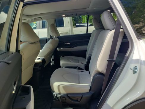 Used 2025 Toyota Grand Highlander AWD Hybrid image 34
